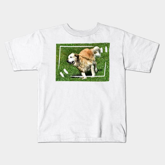 Golden Retriever Kids T-Shirt by DeVerviers